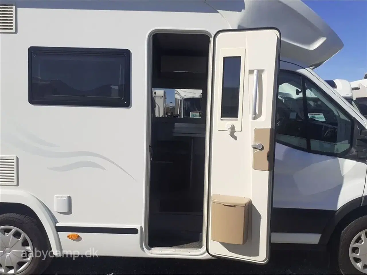 Billede 5 - 2021 - Benimar Tessoro 440 UP   solcelle. batteri, inverter.markise.cykelstativ. tv.maxxfan.undervognsbehandling to gange.