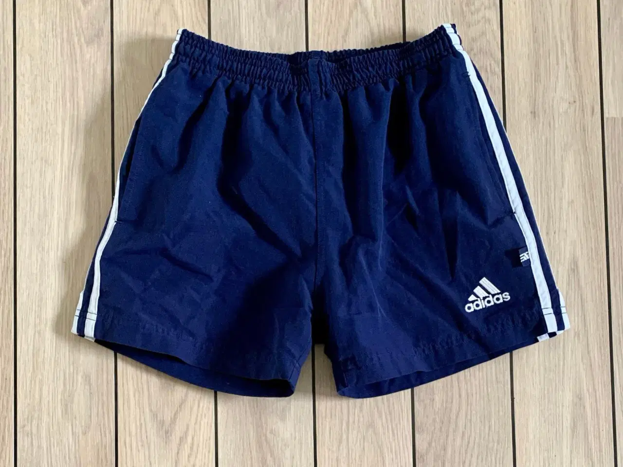 Billede 6 - Adidas shorts str. 140 i navy Adidas 3 stripes