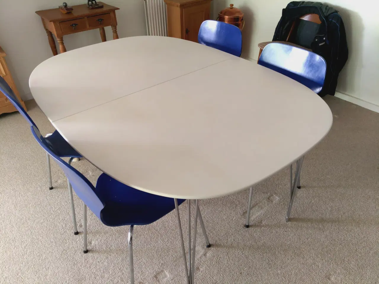 Billede 1 - Spisebord med 4 stole