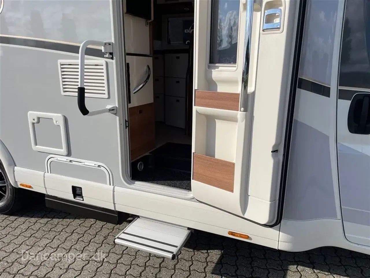 Billede 11 - 2020 - Carthago c-tourer T 144 LE   Luksus helårscamper med enkeltsenge , Automatgear