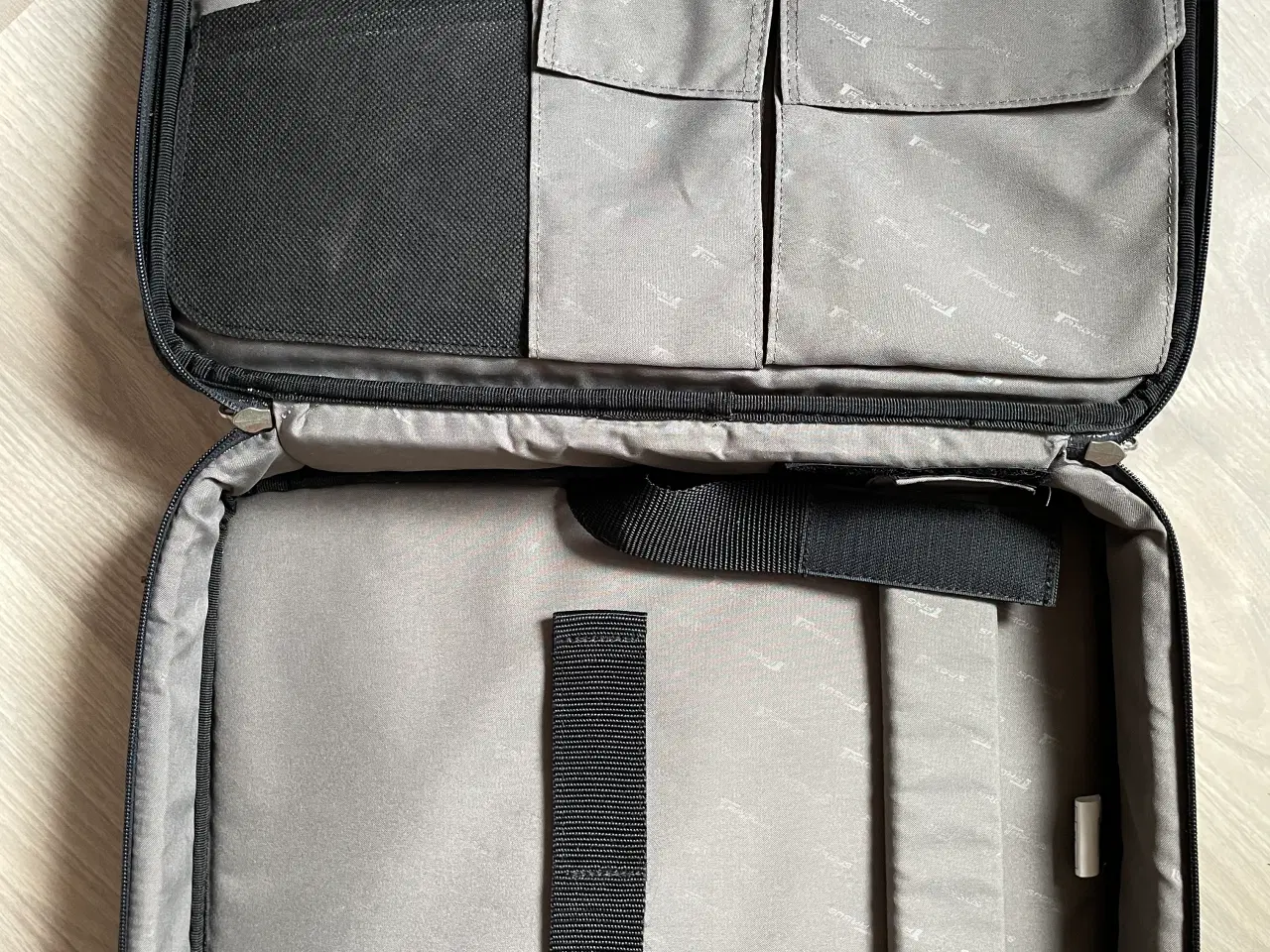 Billede 4 - Sort computertaske, mrk. Targus