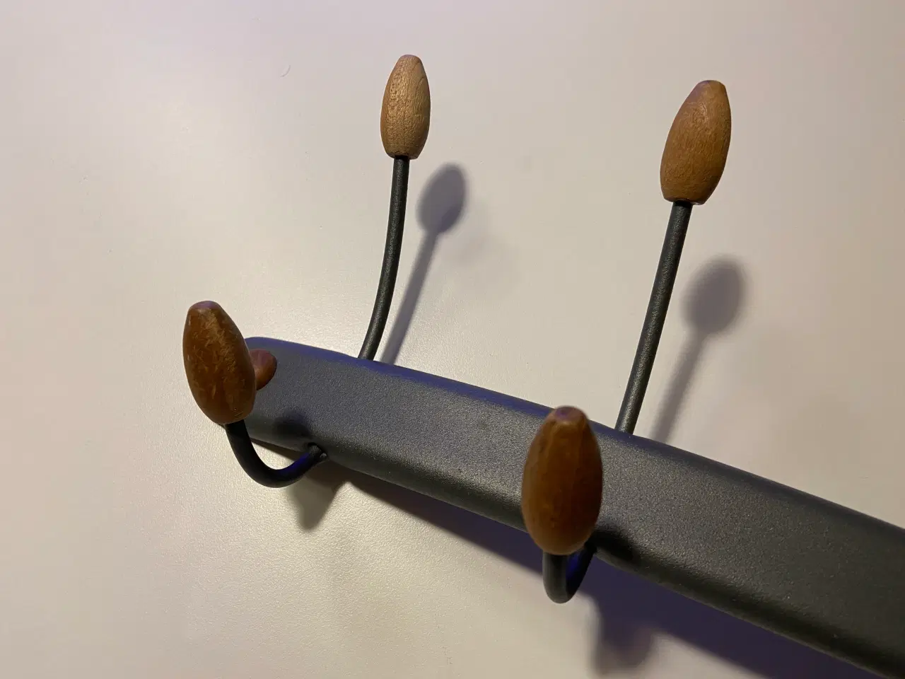 Billede 5 - Knagerække i metal og træ