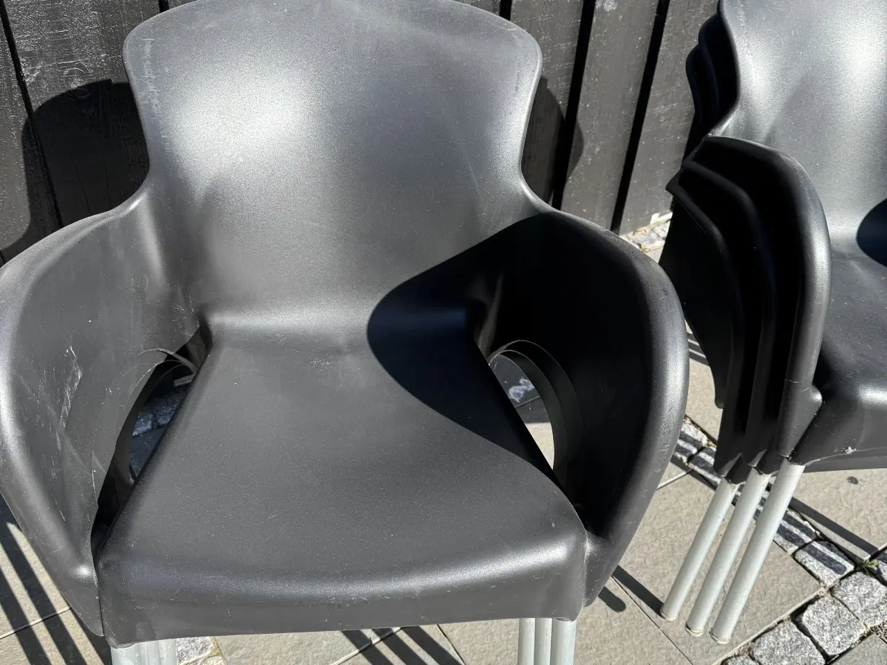 Billede 4 - Havestole sort plast med armlæn