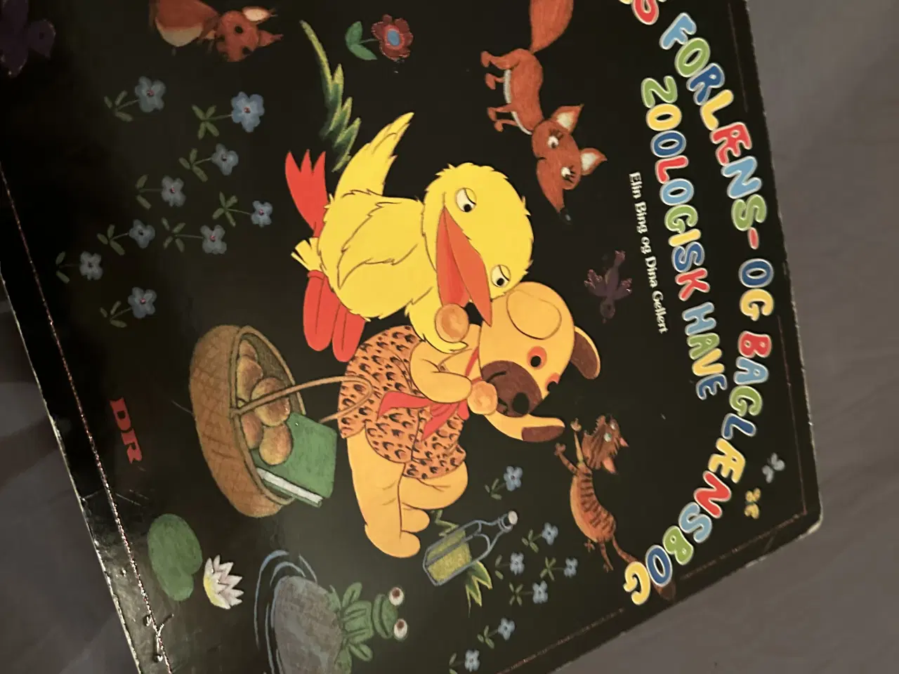 Billede 1 - Børnebog ( hårdt  pap) med bamse historier 