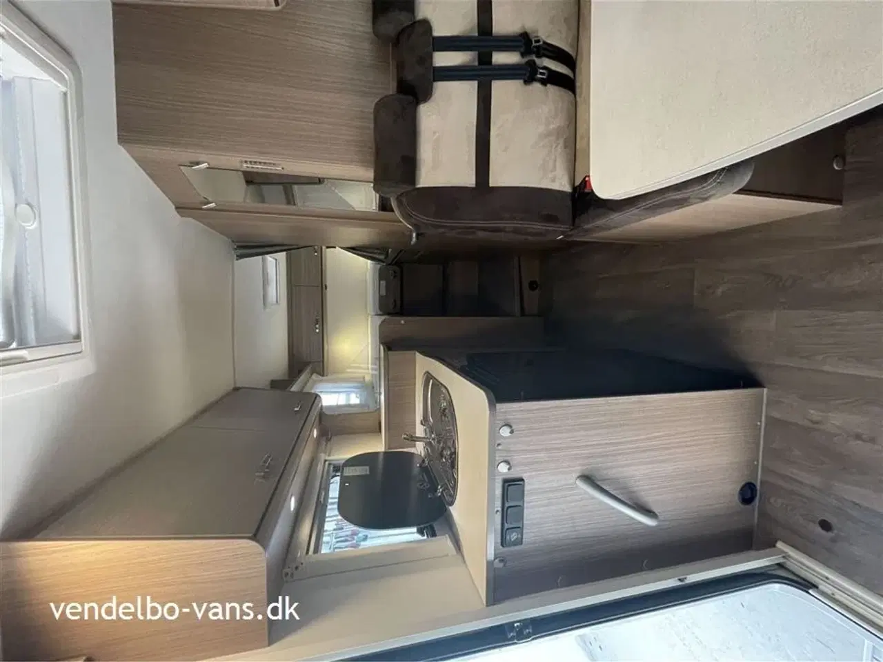 Billede 21 - 2019 - Carado V337 Enkeltsenge og høj garage