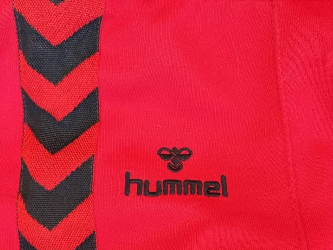 Billede 3 - Flotte, klassiske Hummel træningsbukser