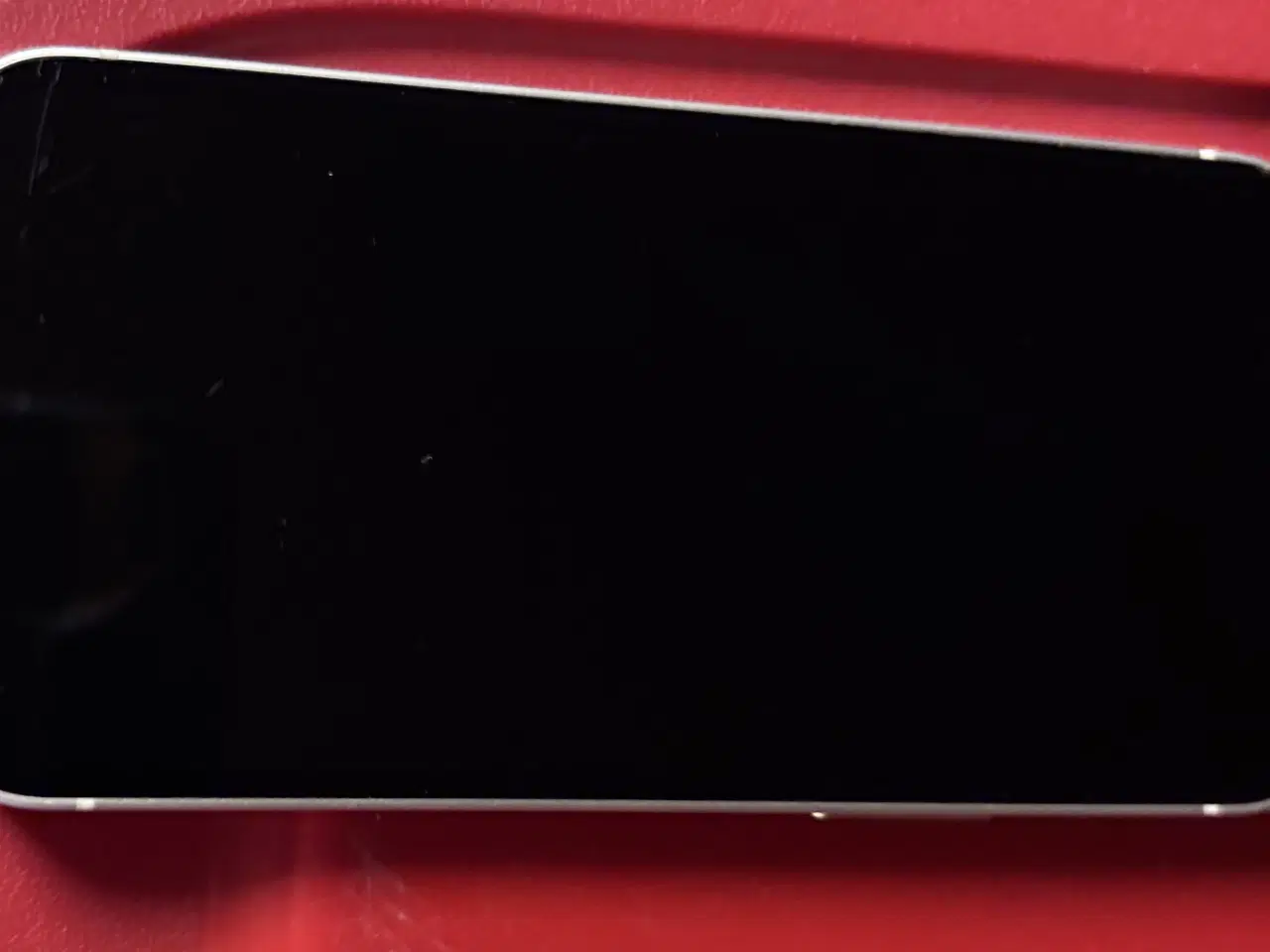 Billede 5 - Meget god stand, velholdt Iphone i hvid/sølvkant