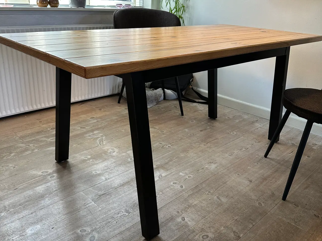 Billede 5 - Spisebord i plankebords stil