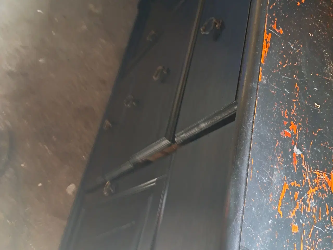 Billede 1 - Sort malet kommode med flotte greb