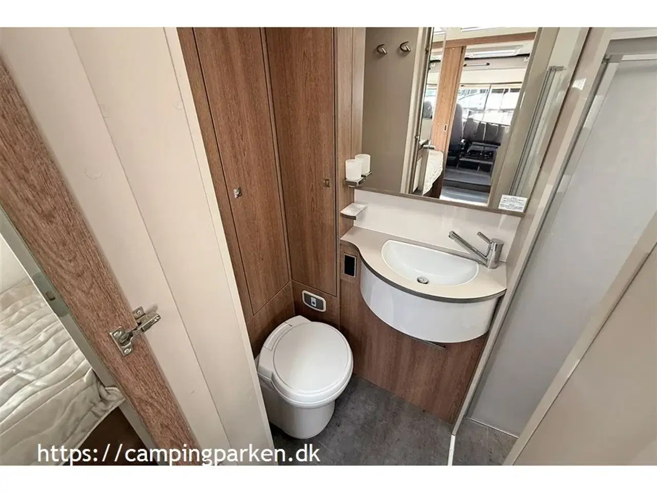 Billede 13 - 2020 - Dethleffs   Sjælden udbudt camper med lave enkeltsenge og badeværelse i hele bagenden