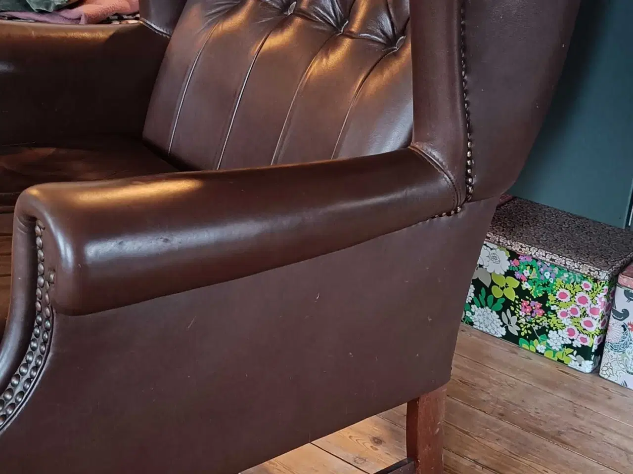 Billede 3 - Lænestol i Chesterfield look