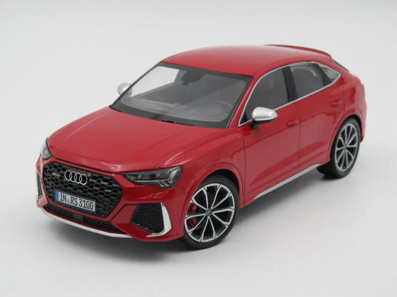 Billede 1 - 2019 Audi RSQ3 Sportback 1:18  MINICHAMPS