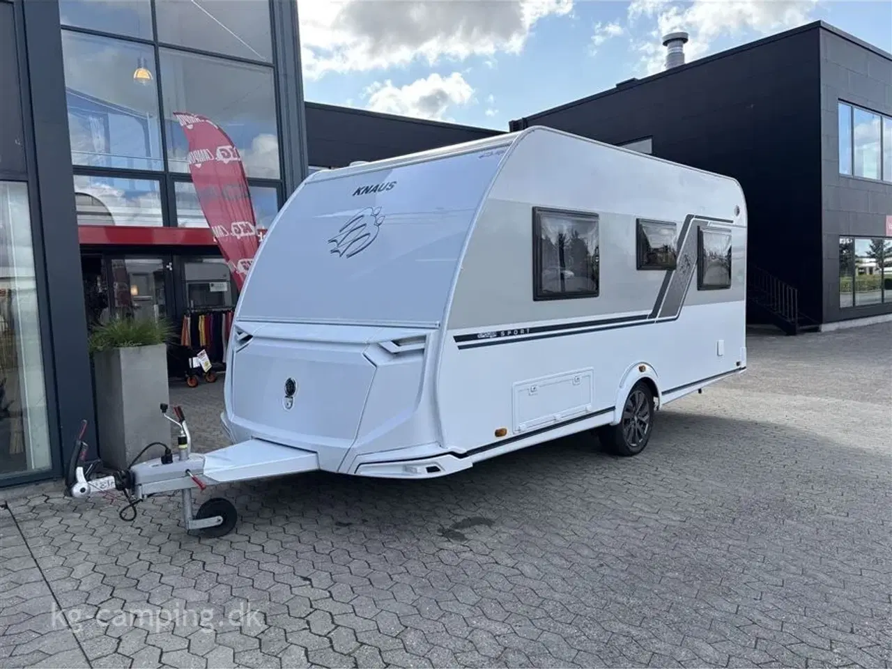 Billede 1 - 2022 - Knaus Sport 450 FU SPORT E POWER SELECTION   Moderne el-drevet campingvogn med Mover og fortelt