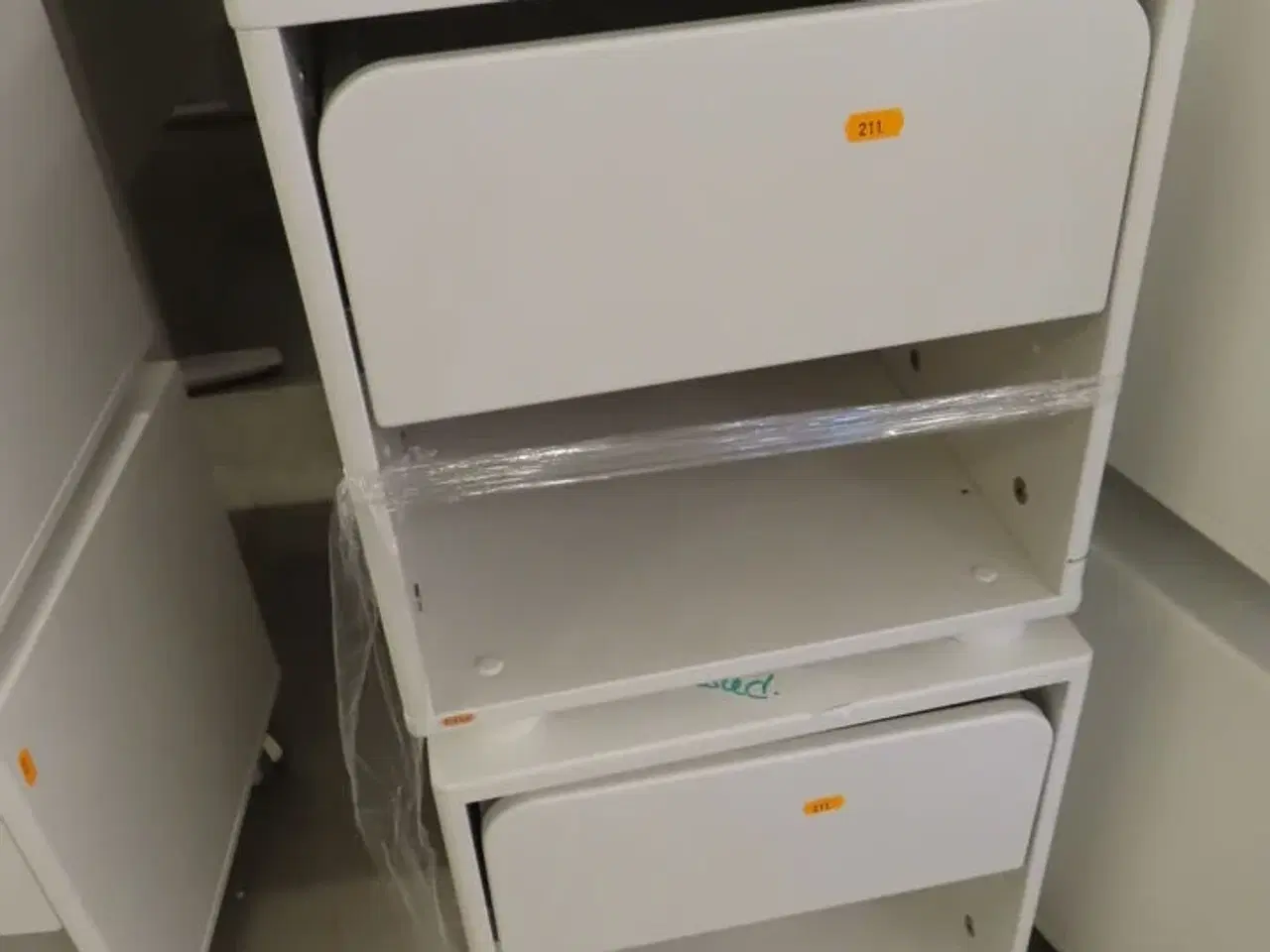 Billede 1 - 2 stk. Skuffemodul/sengebord, det en på hjul