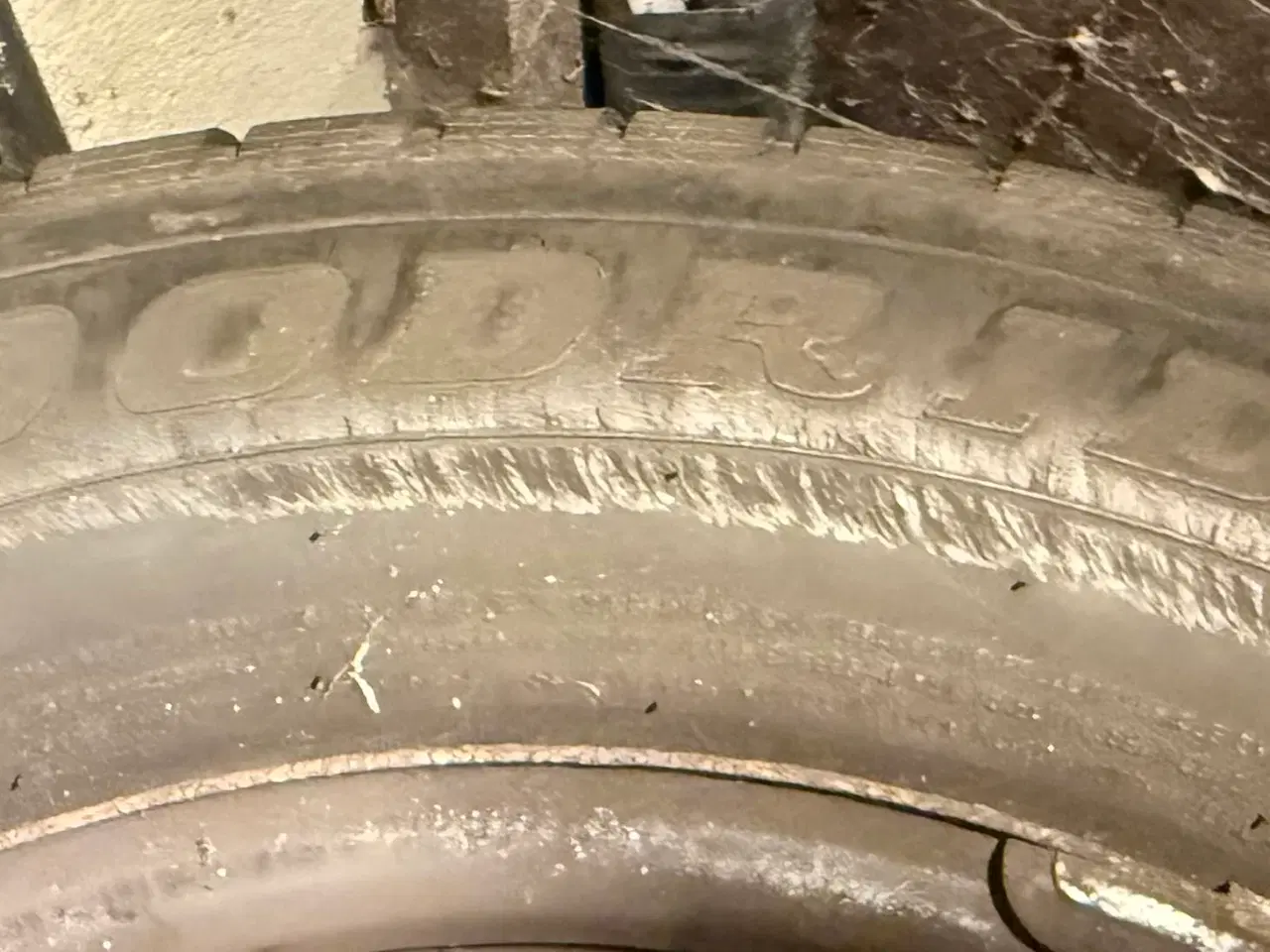 Billede 7 - 4 vinterhjul m/ hjulkapsler og opbevaringsstativ