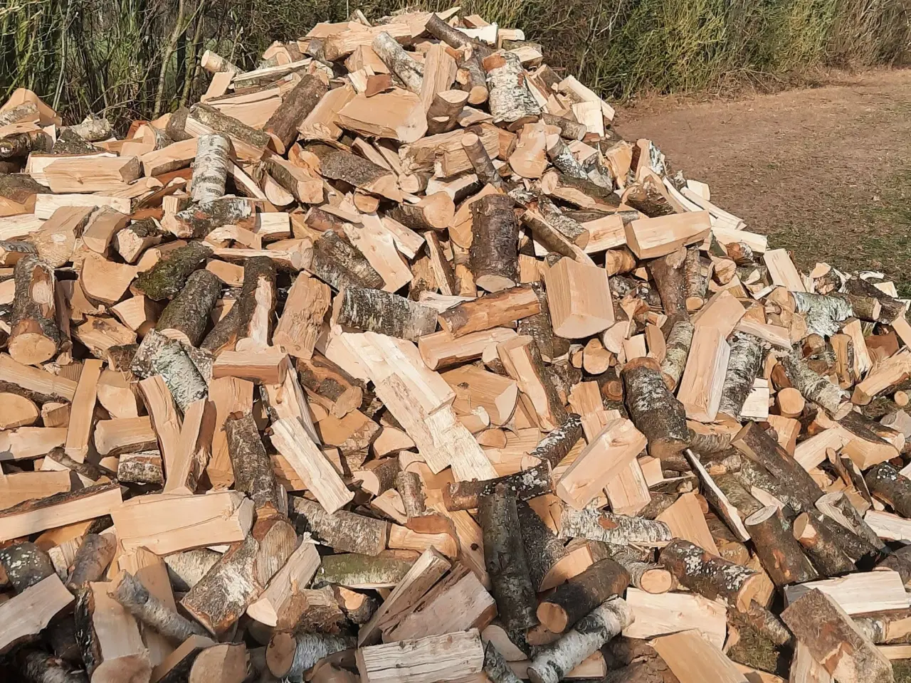 Billede 1 - Birke brænde tørt og klar til opfyring. 