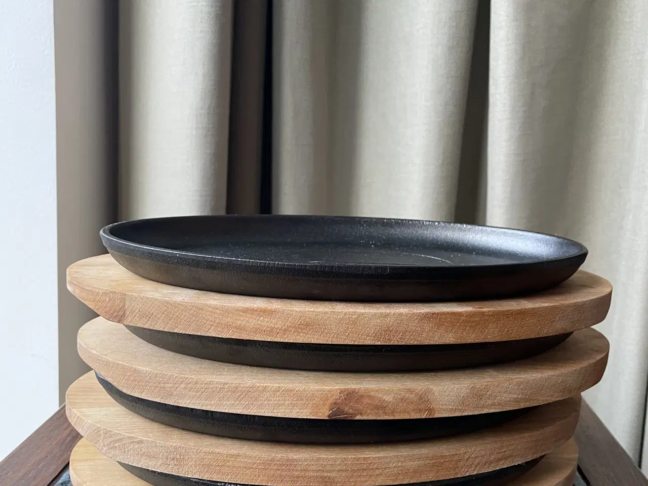 Billede 1 - Holm støbejernsfade med bordskånere