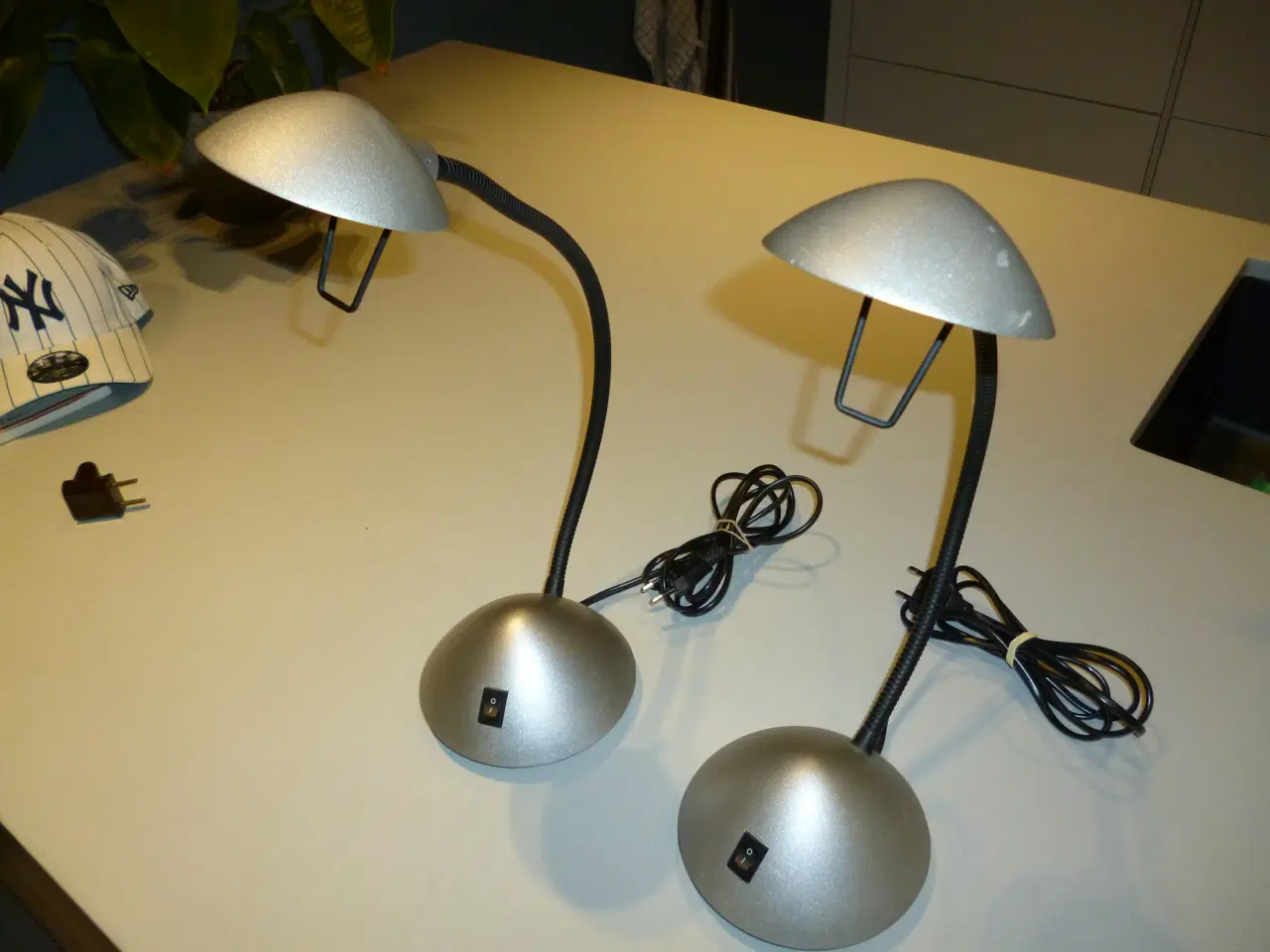 Billede 1 - Læse/bordlampe med bøjelig arm.
