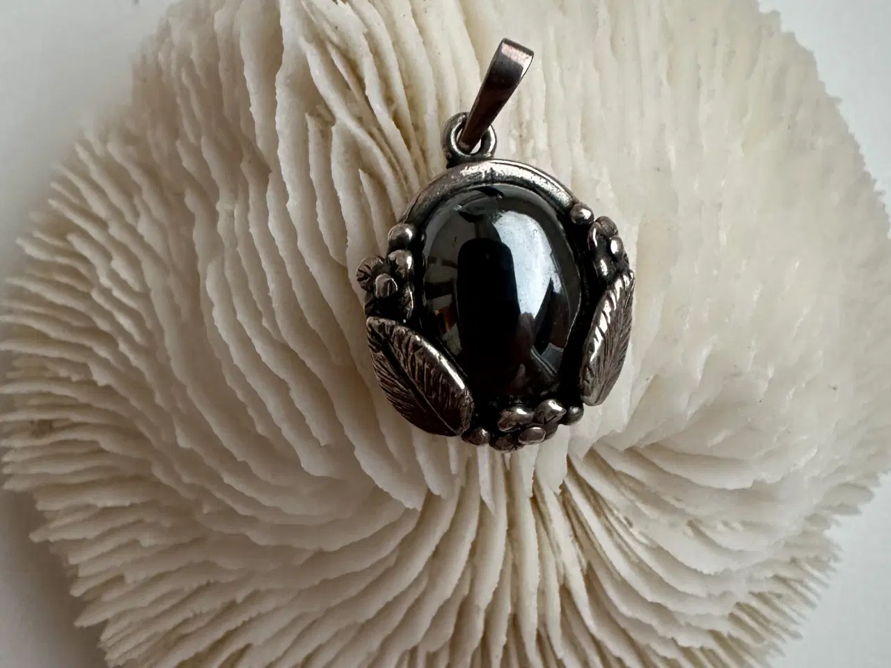 Billede 8 - To sølvvedhæng med halvædelsten. Læs beskrivelsen.