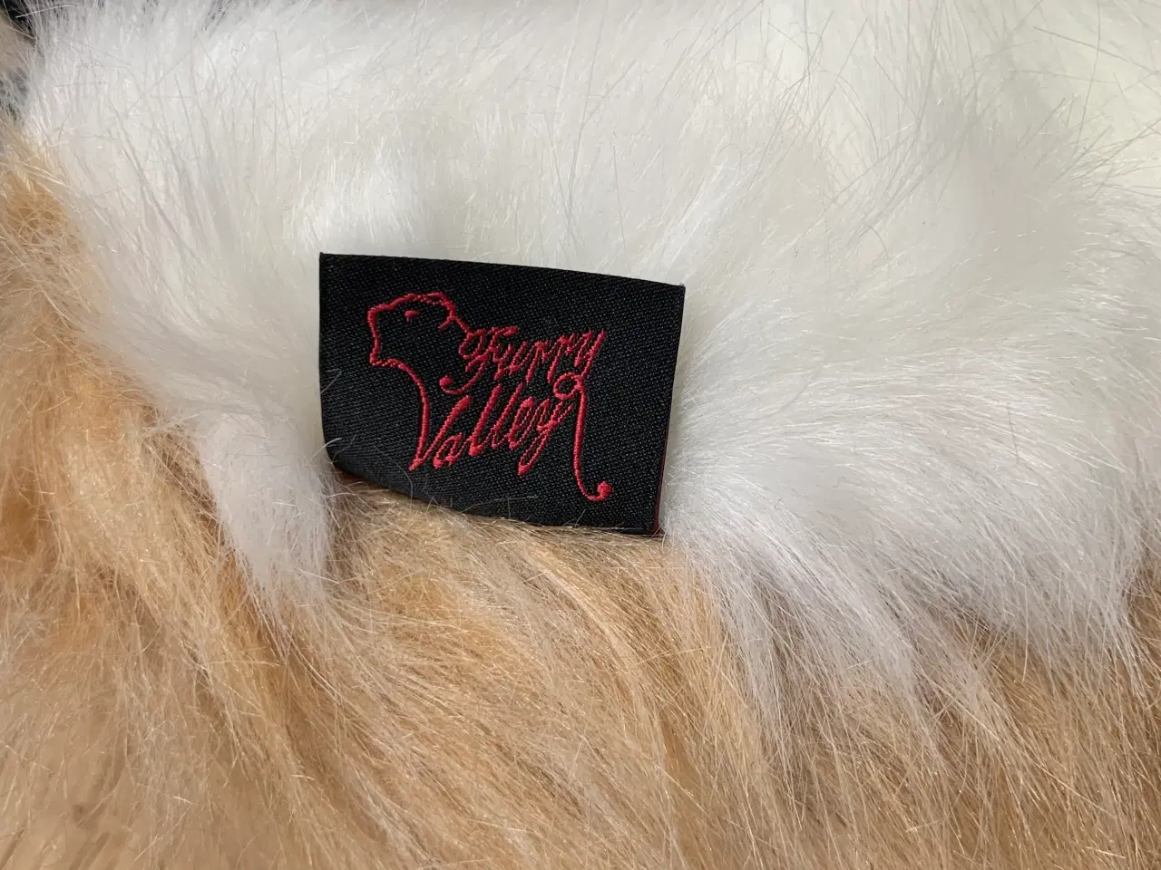 Billede 2 - Furry hale lys brun/hvid