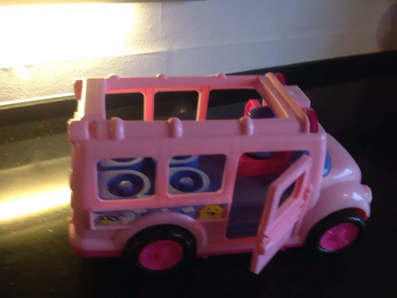 Billede 3 - Fin lyserød bus m lys og lyd