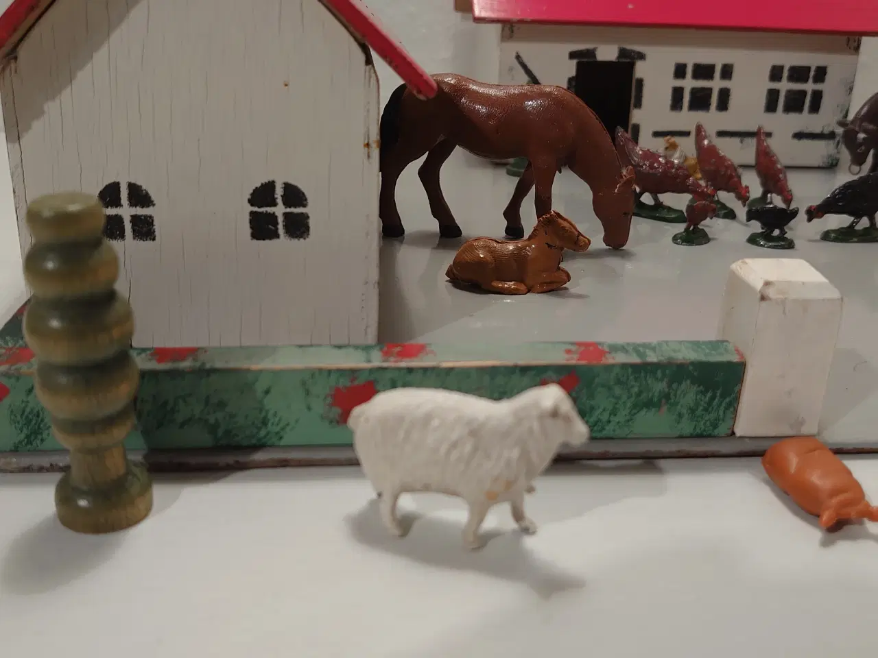 Billede 4 - Reisler træ bondegård m.22 attraktive dele.Ca 1960