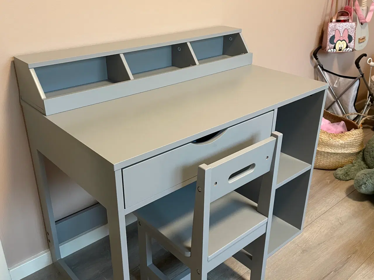 Billede 2 - Skrivebord med stol til børn