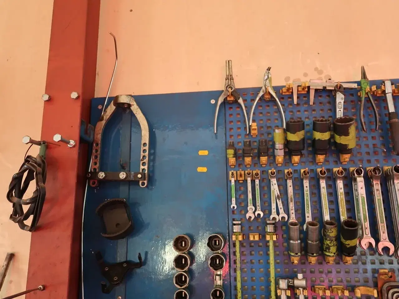 Billede 5 - Værktøjstavle med indhold