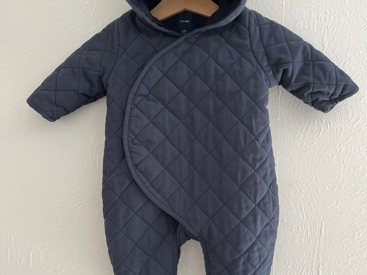 Billede 1 - Baby Gap køredragt str. 0-3 mdr.
