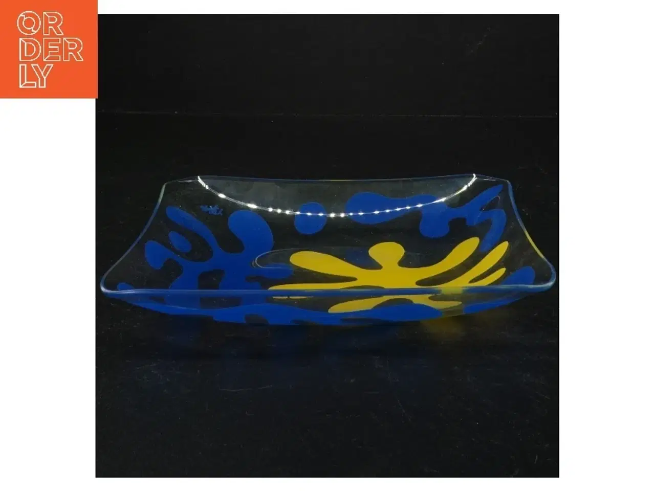 Billede 1 - Glasfad med blå og gul dekoration (str. 19 x 19 cm)