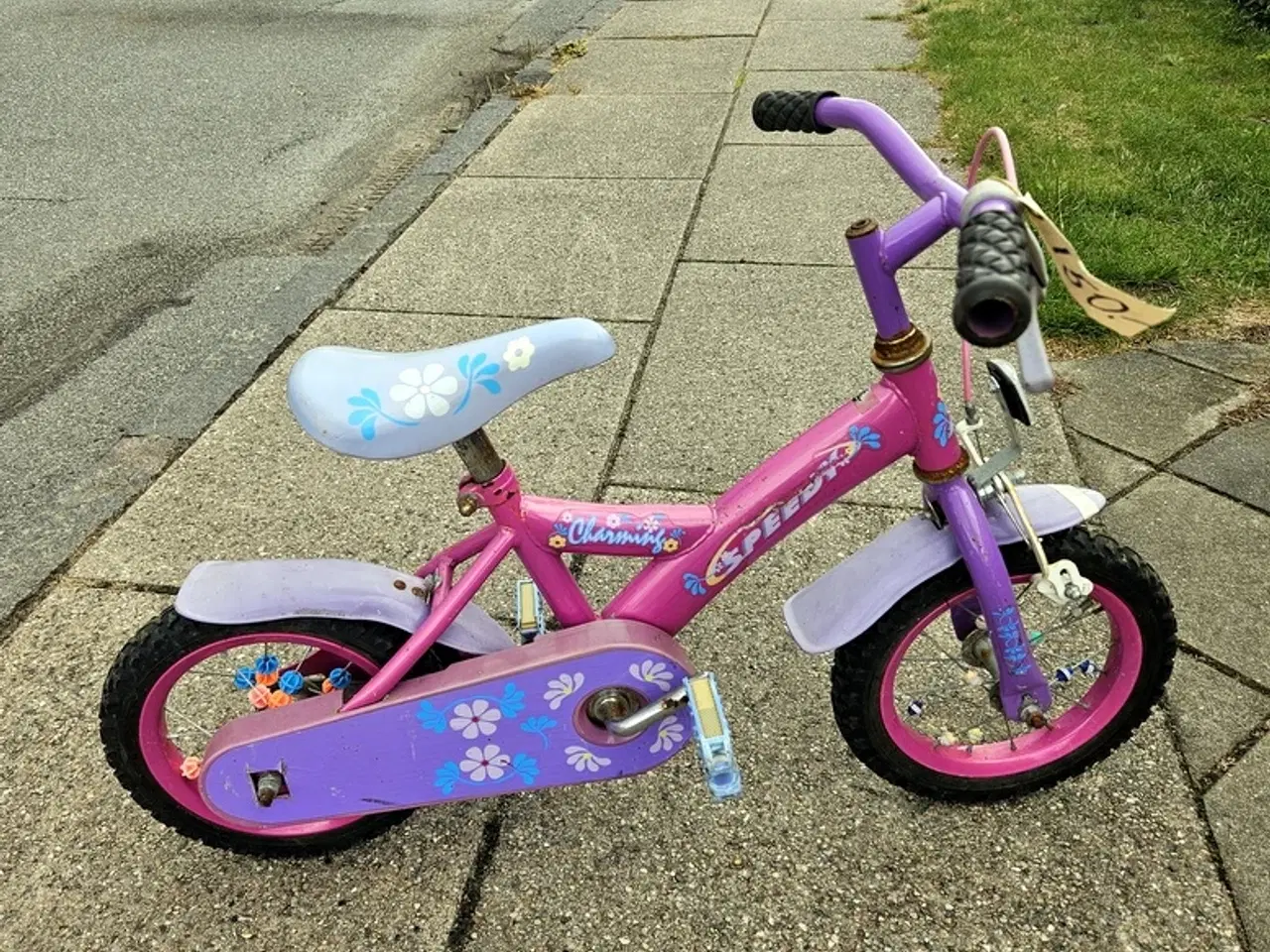 Billede 2 - Pigecykel sælges. 