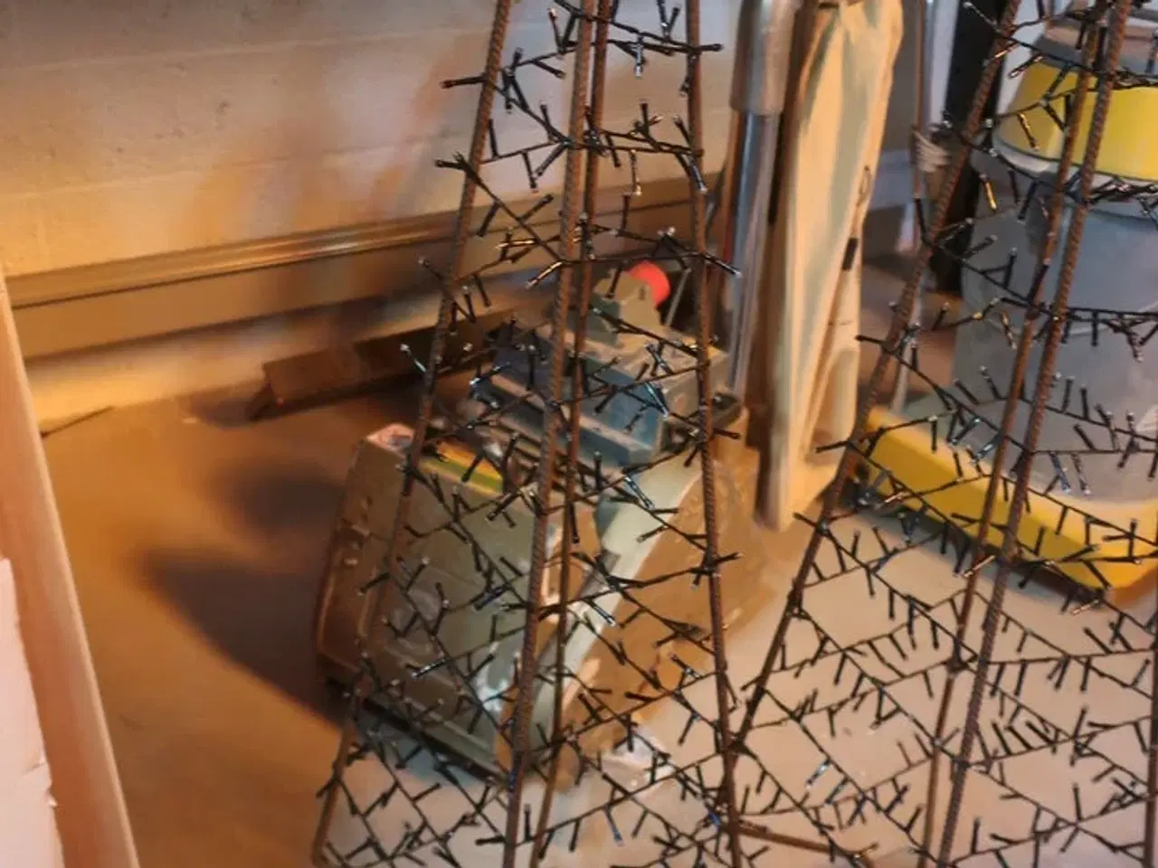 Billede 2 - 2 stk. lysjuletræer