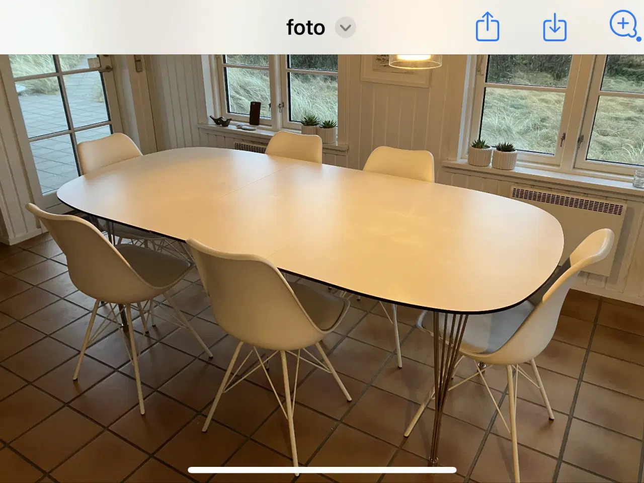 Billede 1 - Hvidt Spisebord med 6 stole