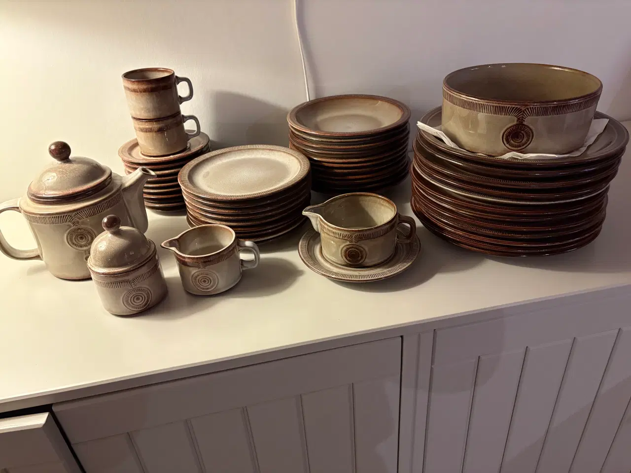 Billede 1 - Spise og kaffestel stentøj Medaillon