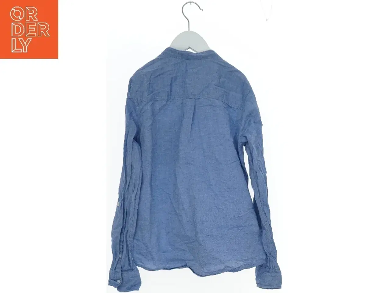 Billede 2 - Lys blå skjorte med lange ærmer fra H&M (str. 140)