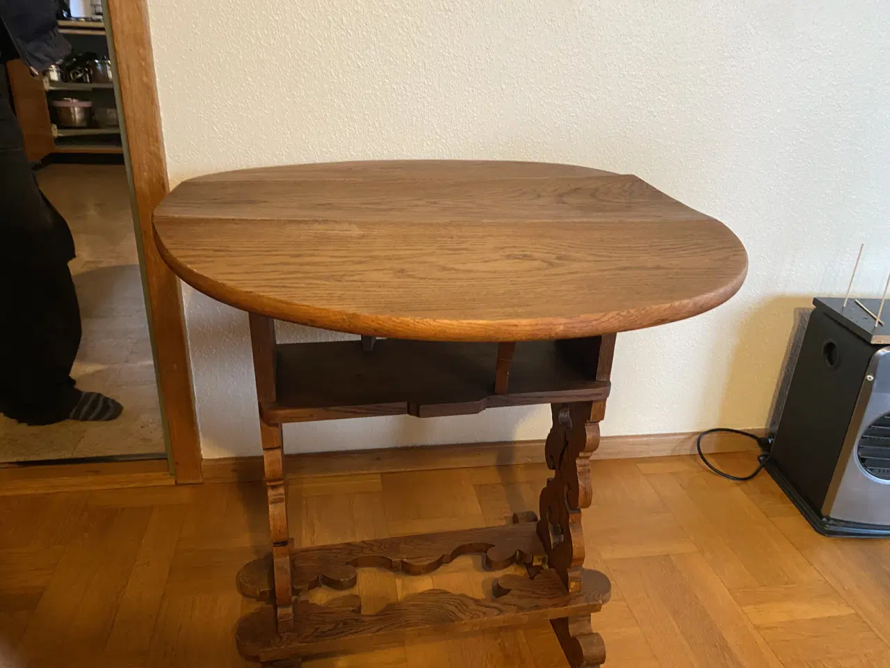 Billede 2 - Retro klapbord ovalt af robust træ