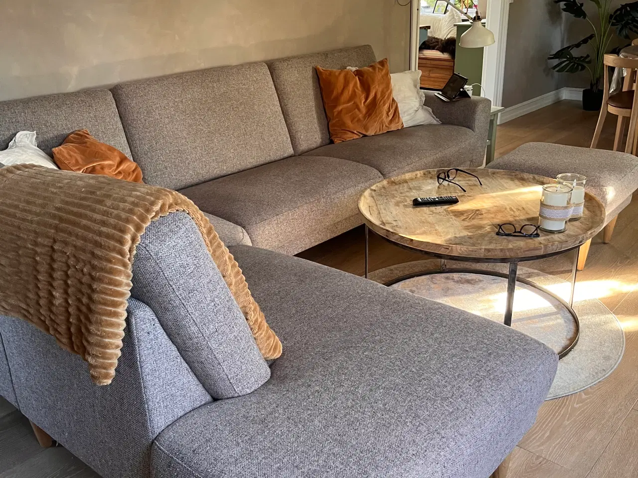 Billede 3 - STAMFORD SOFA OG PUF FRA MØBLÉR