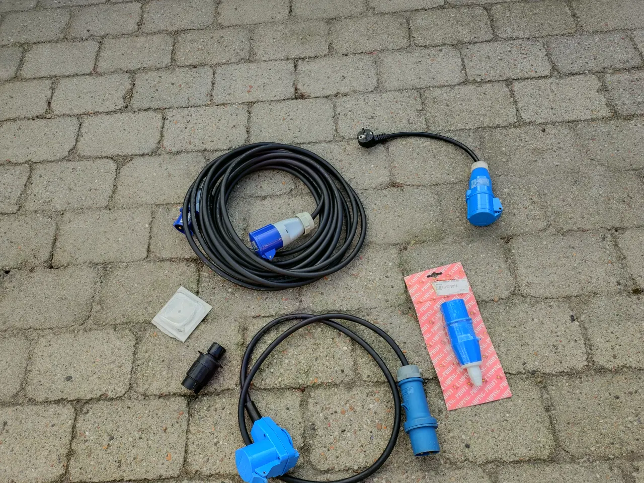 Billede 1 - Kabler mm.