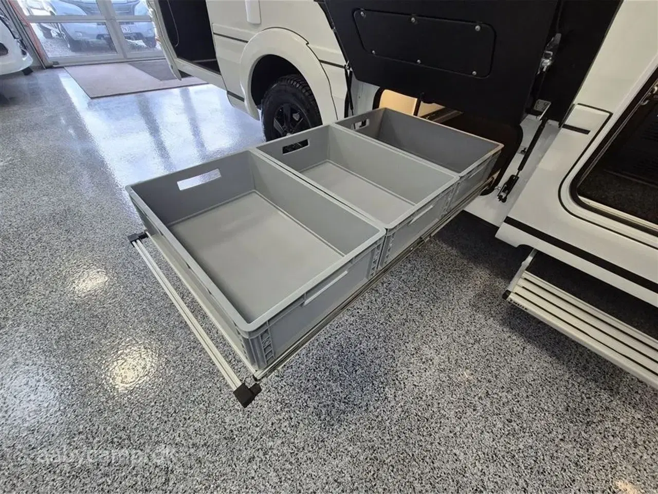 Billede 43 - 2025 - Niesmann+Bischoff Arto 78   solceller. 3x150 Ah lithium batterier. 3000w inverter. Elektrisk markise. Udv. gas/vand. Helårsdæk. 2x TV. Duo control. luft undervogn. Hydrauliske støtteben.