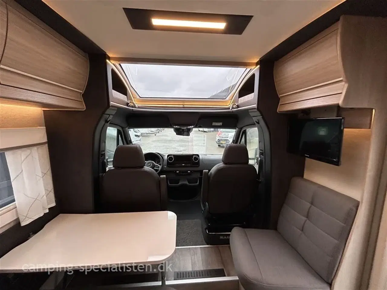 Billede 7 - 2024 - Kabe Novum X 750 LGB   Kabe Novum 750 delintegreret autocamper model 2024 nu på Mercedes Light Chassis bemærk vægt 3069 kg kan ses hos Camping-Specialisten.dk i Silkeborg