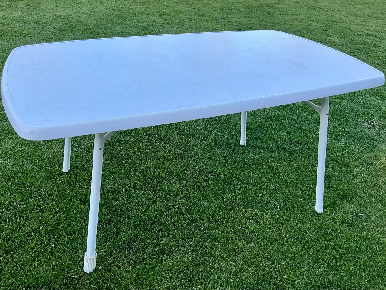 Billede 3 - Stabilt plastbord med metalstel