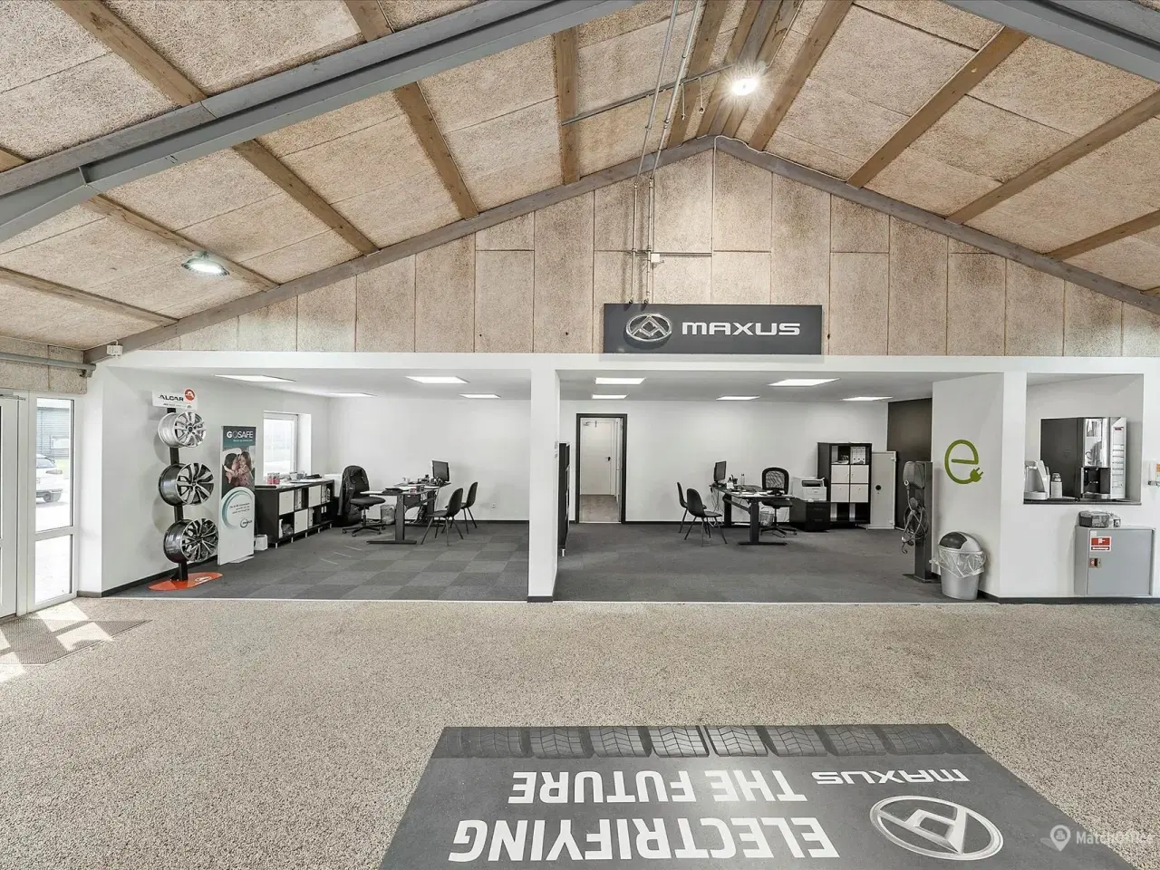 Billede 4 - Bilforretning med meget udenomsplads