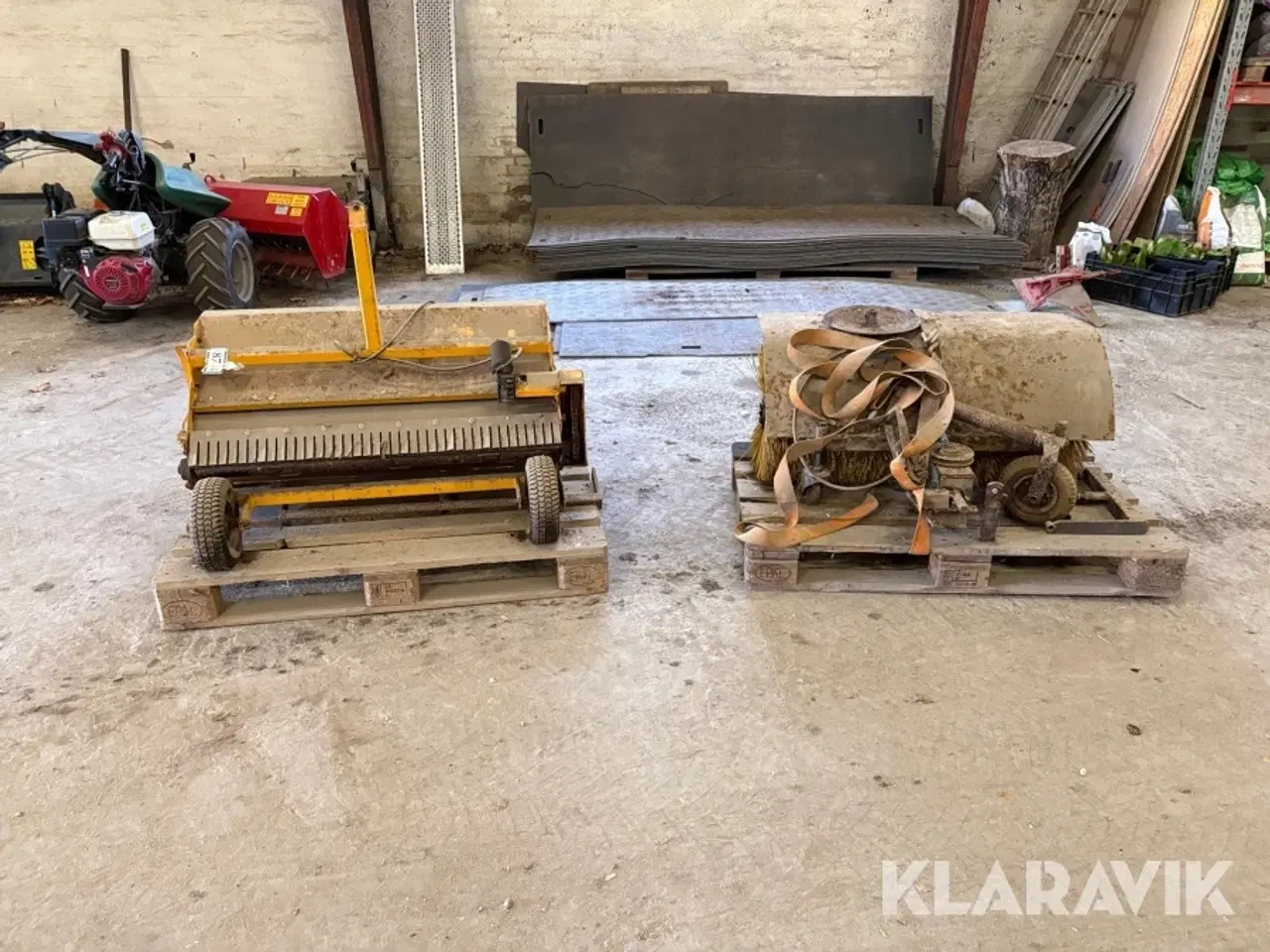 Billede 4 - Vintersæt med saltudlægger og kost Stiga PA402 - 2 enheder