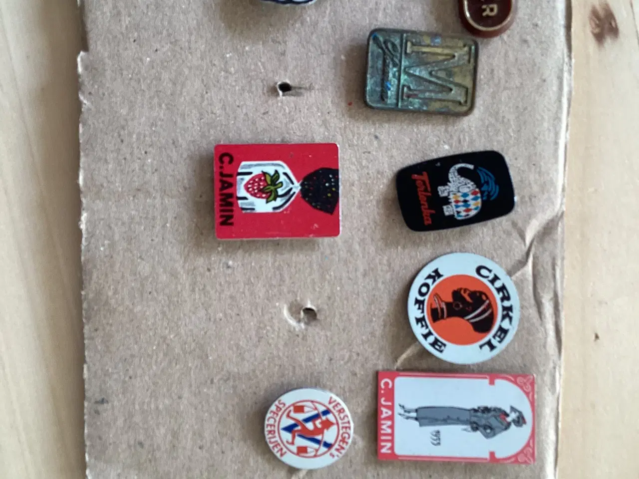 Billede 8 - 8 ældre pins 