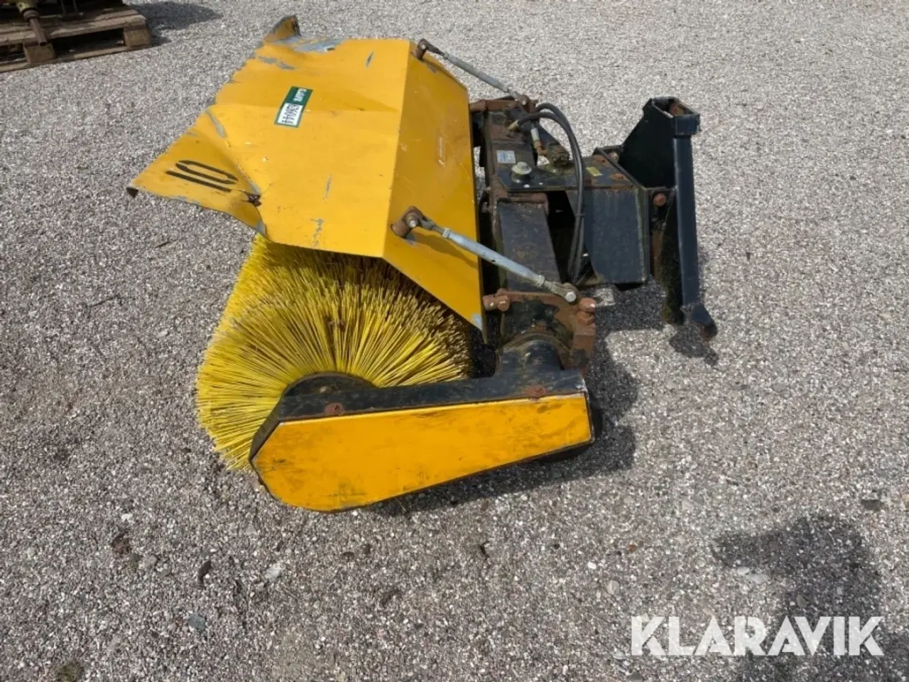 Billede 8 - Traktor med kost John Deere 3720