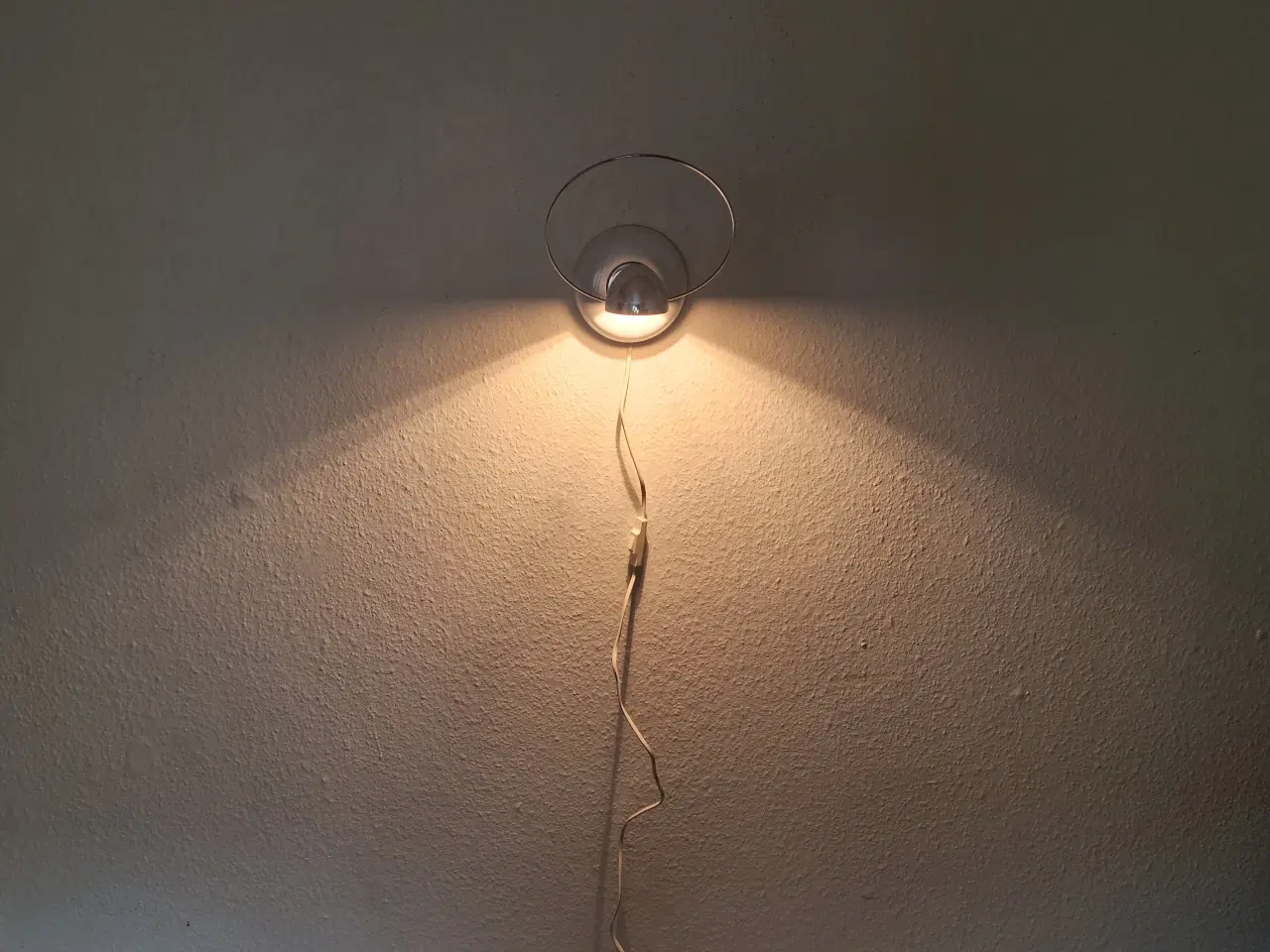 Billede 6 - 4 stk Unikke vintage 'Bisbi' væglamper.