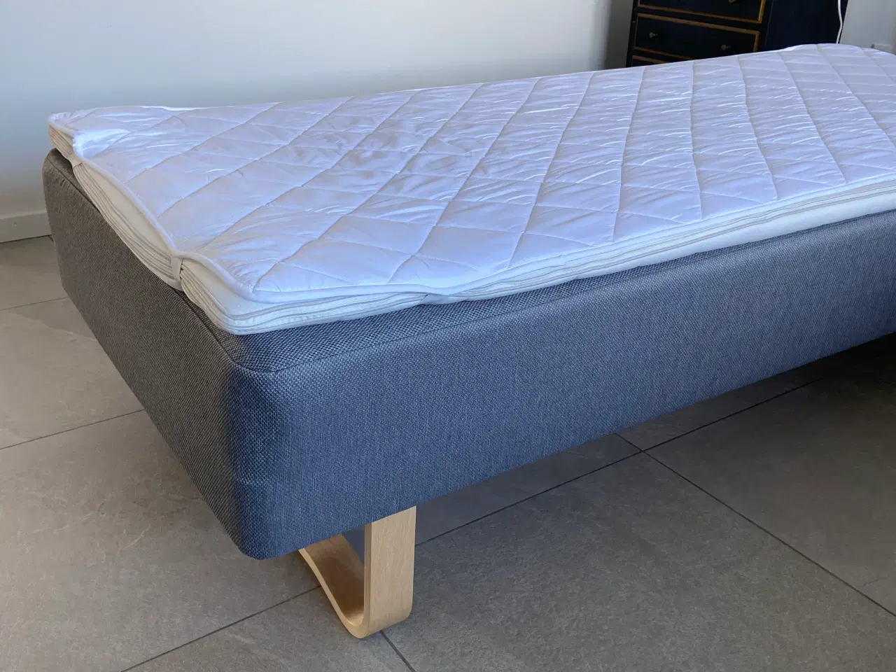 Billede 1 - Boxmadras med meder og topmadras.
