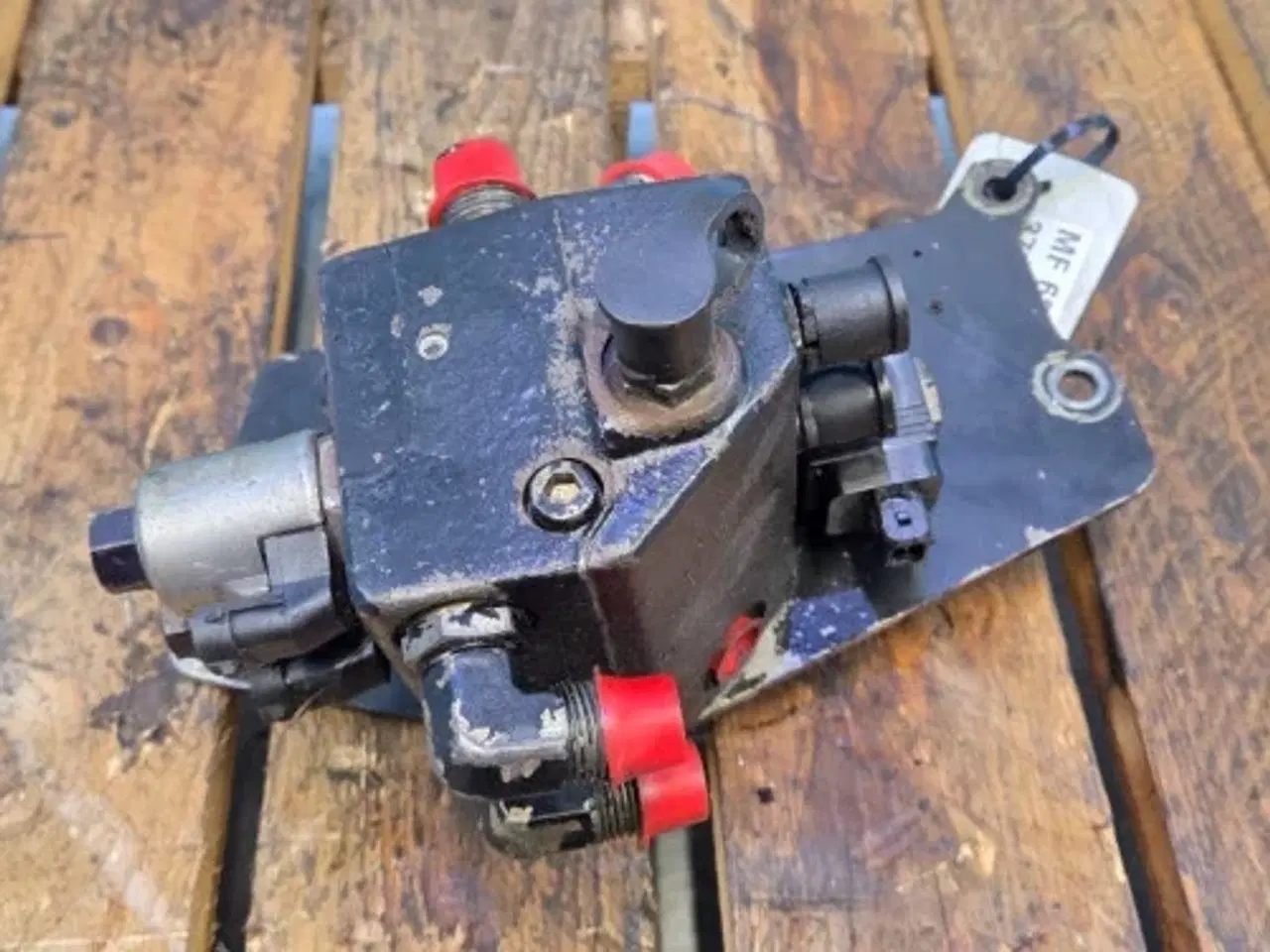 Billede 4 - Massey Ferguson 6290 Trykventil 3795675M13