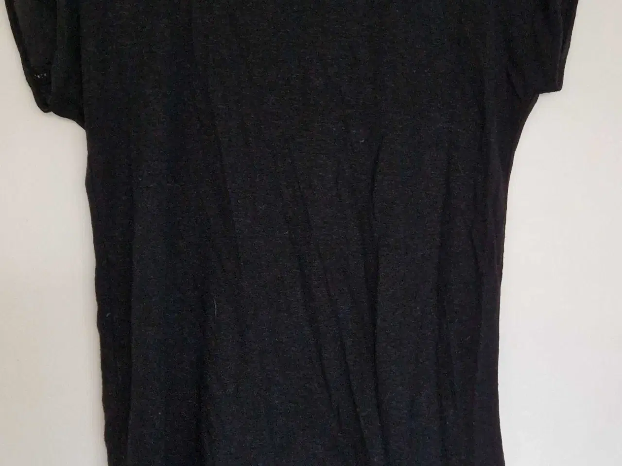 Billede 2 - Sort tynd bluse