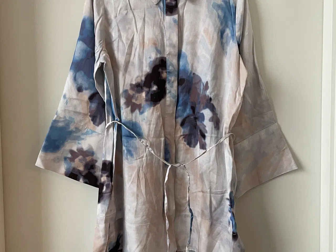 Billede 1 - Levete Room skjorte